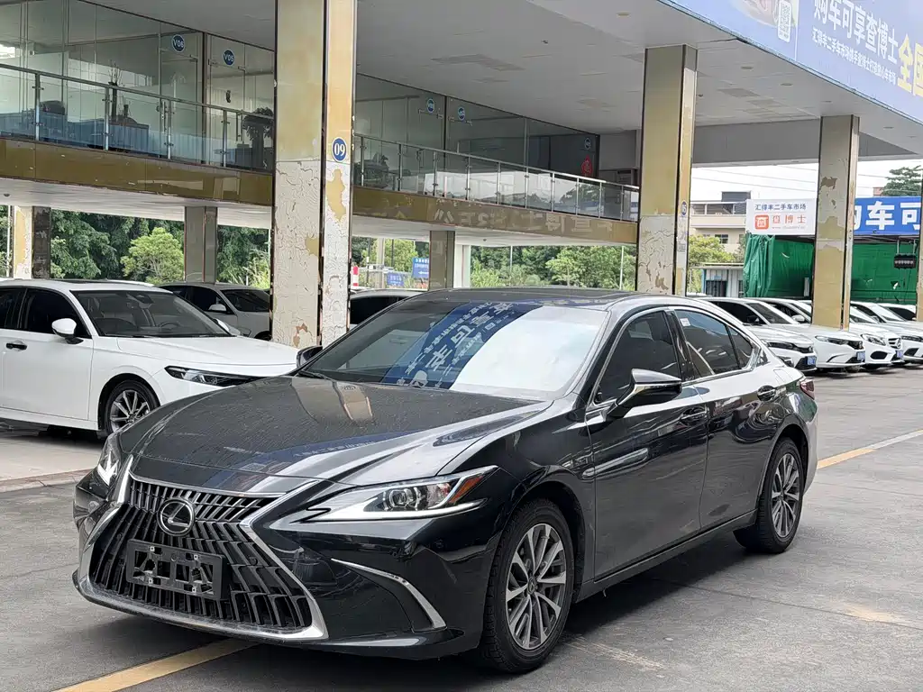 Lexus ES 2024