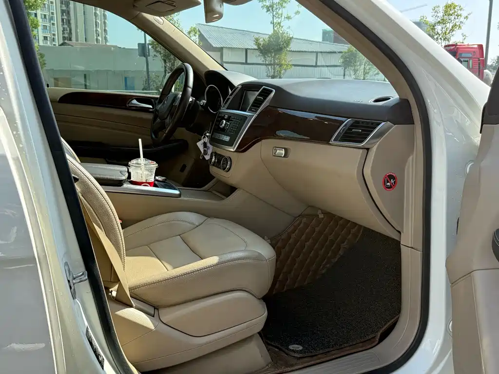 Mercedes-Benz M-Class — миниатюра 16