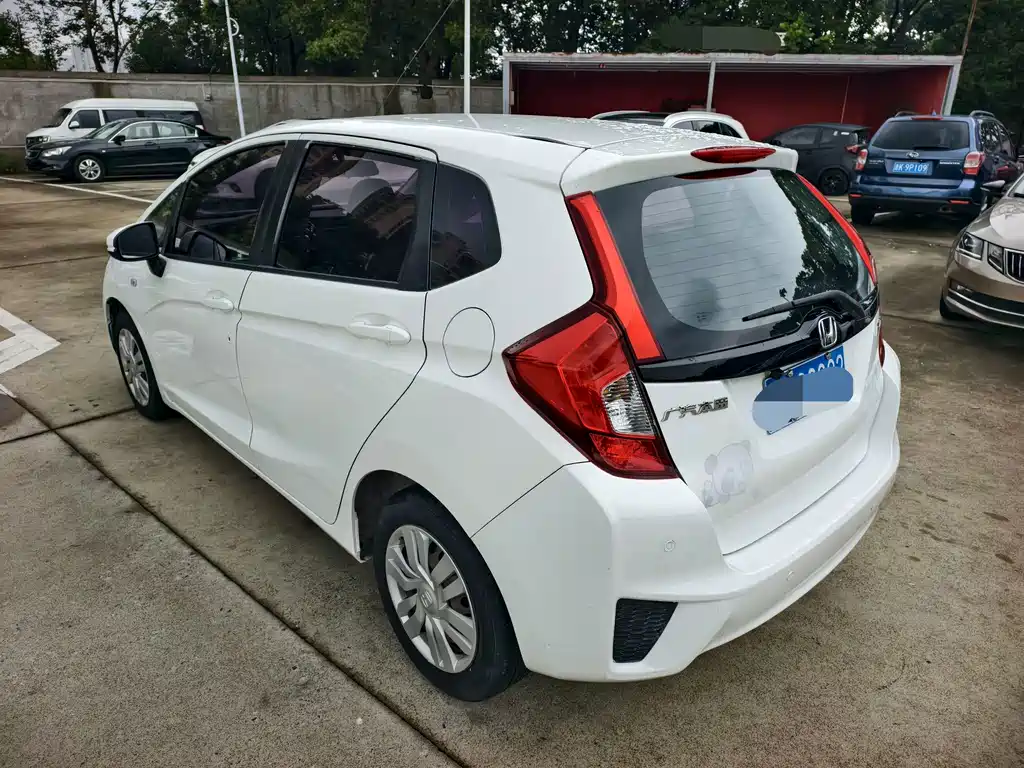 Honda Fit — миниатюра 6