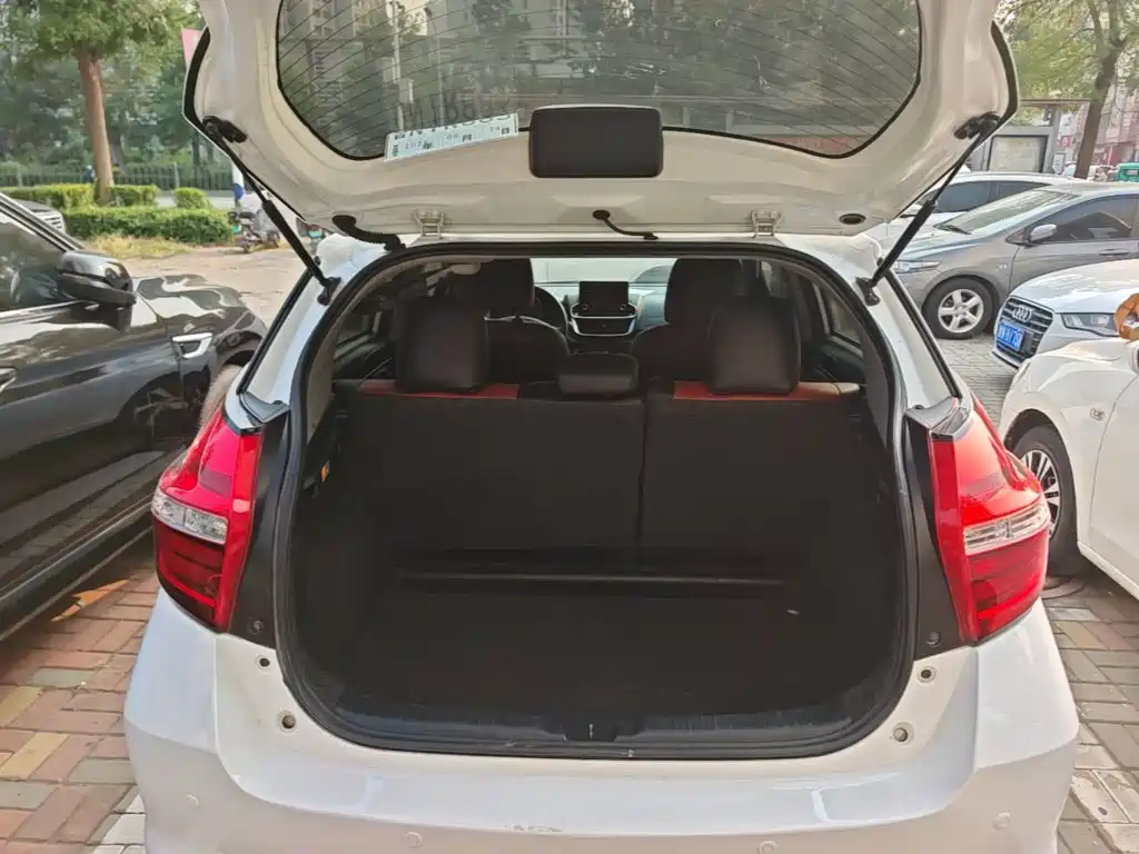 Toyota Yaris L — миниатюра 19