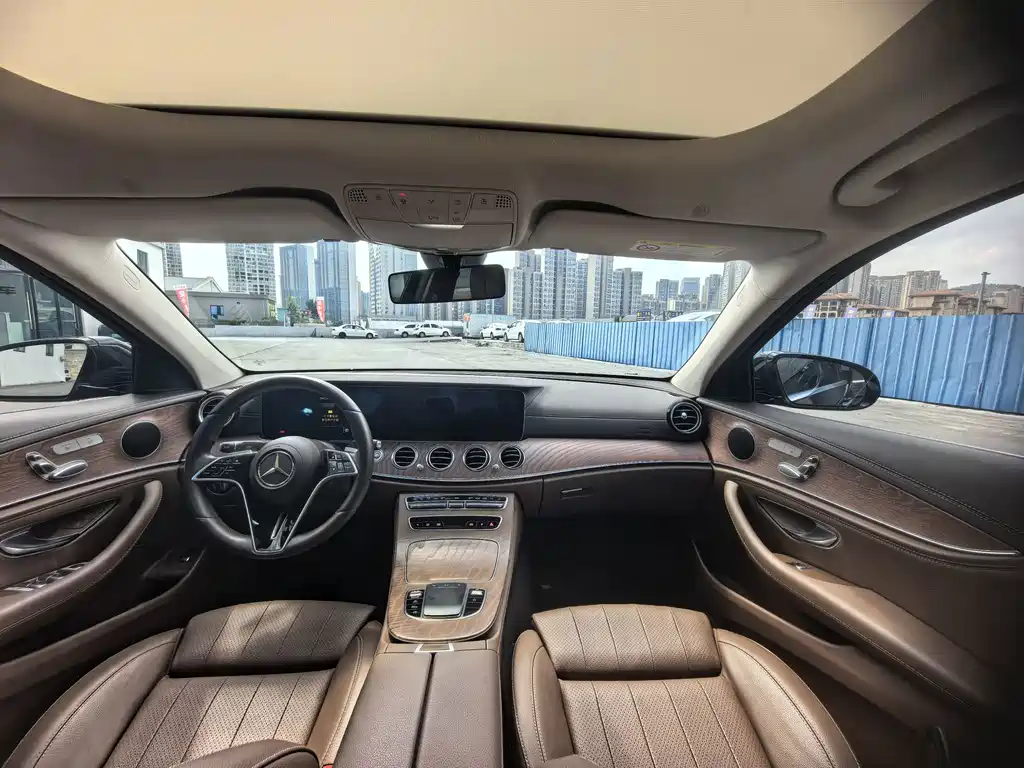 Mercedes-Benz E-Class — миниатюра 12