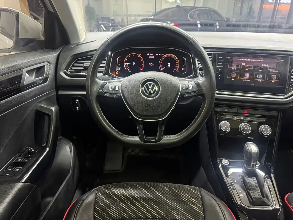 VOLKSWAGEN T ROC EXPLORING SONGS