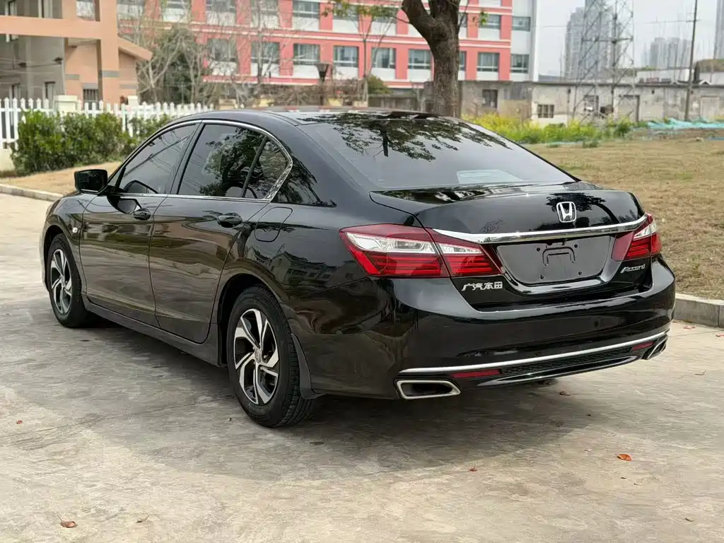 Honda Accord — миниатюра 7