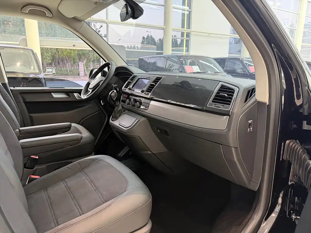 Volkswagen Caravelle — миниатюра 10