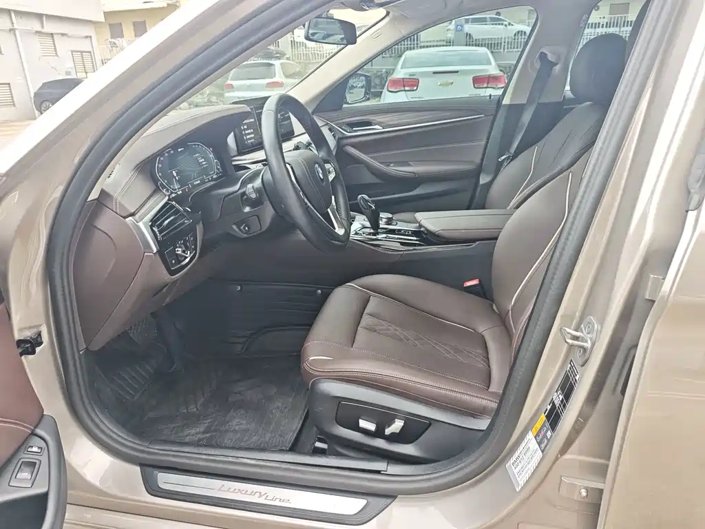 BMW 5 Series New Energy — миниатюра 13