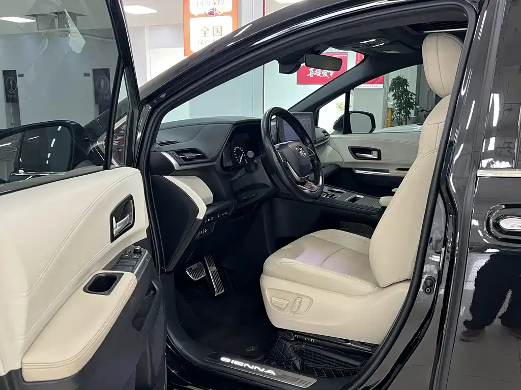 Toyota Sienna — миниатюра 5
