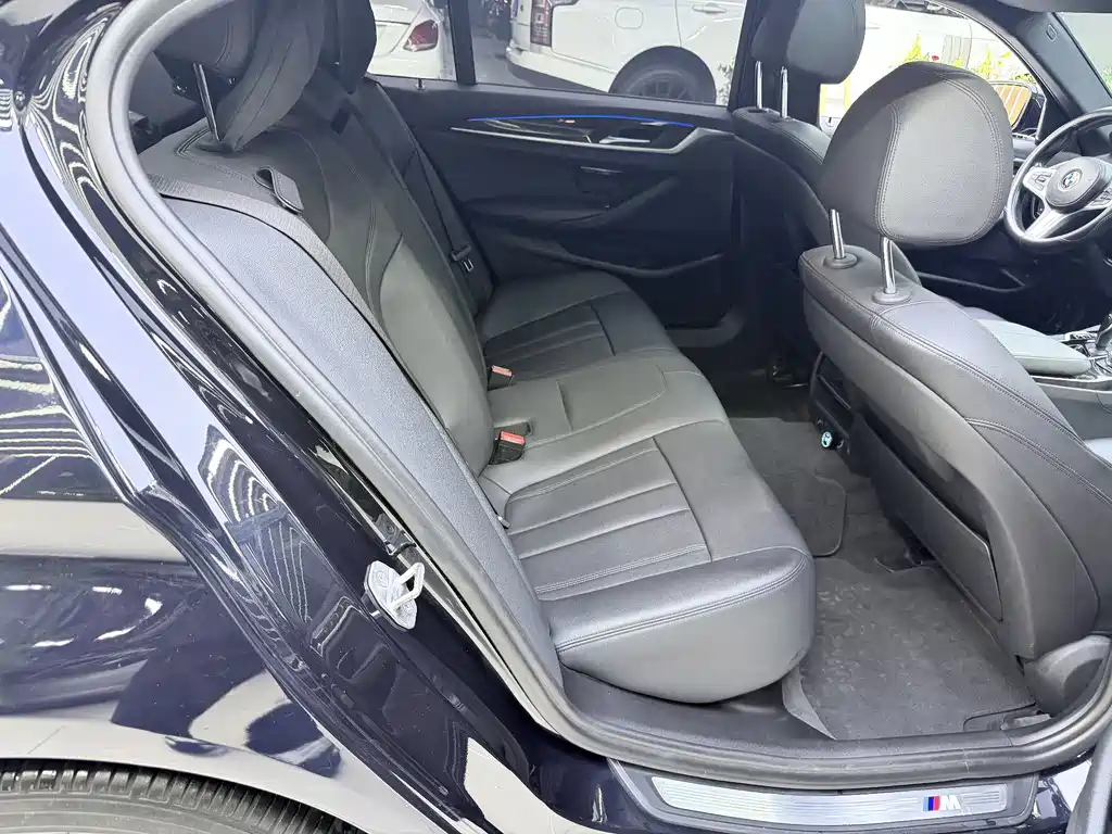 BMW 5 Series — миниатюра 10