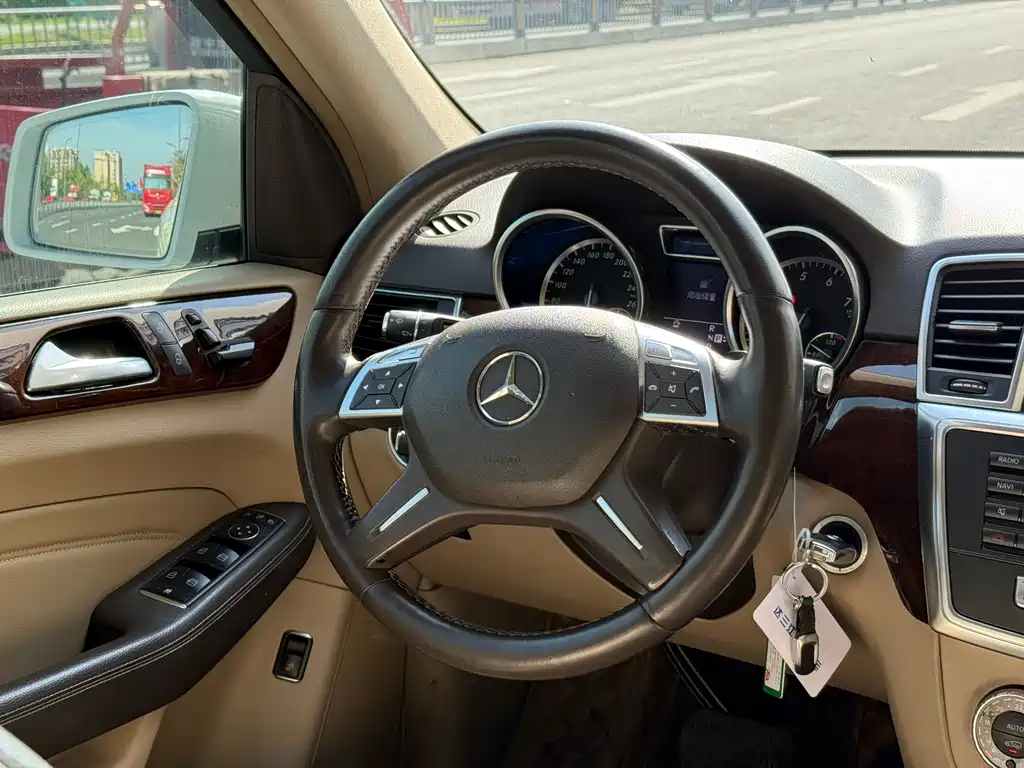 Mercedes-Benz M-Class — миниатюра 5