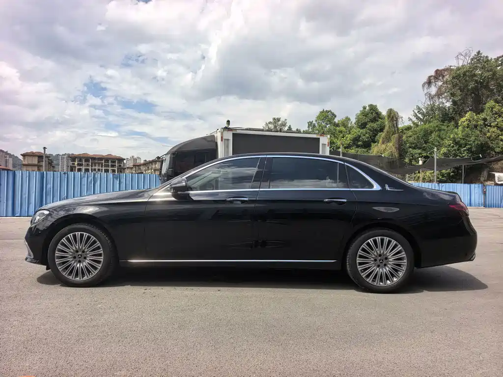 Mercedes-Benz E-Class — миниатюра 4
