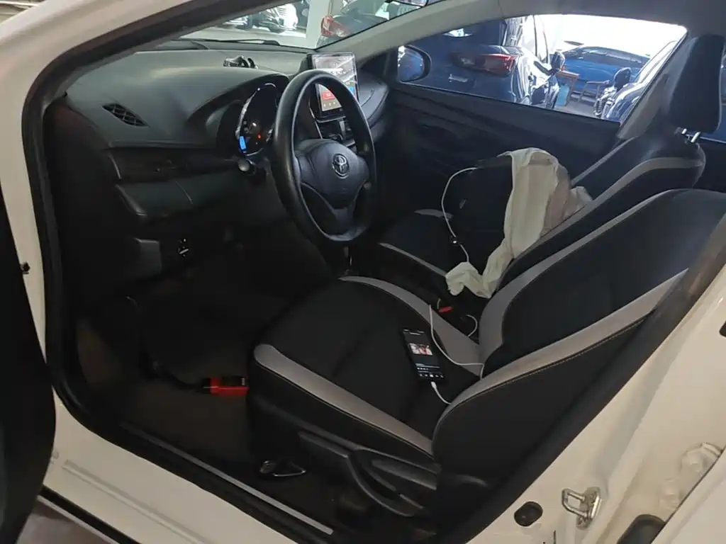 Toyota Yaris L — миниатюра 15