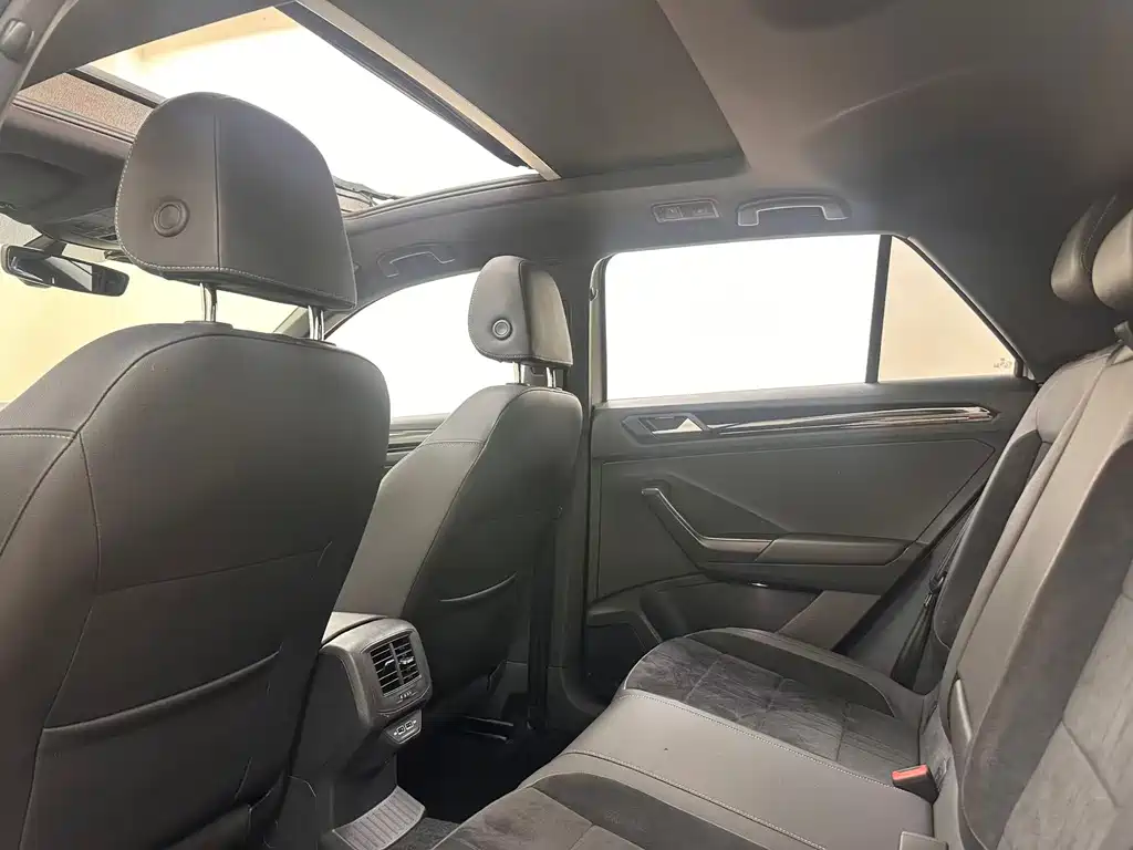Volkswagen T-Roc — миниатюра 24