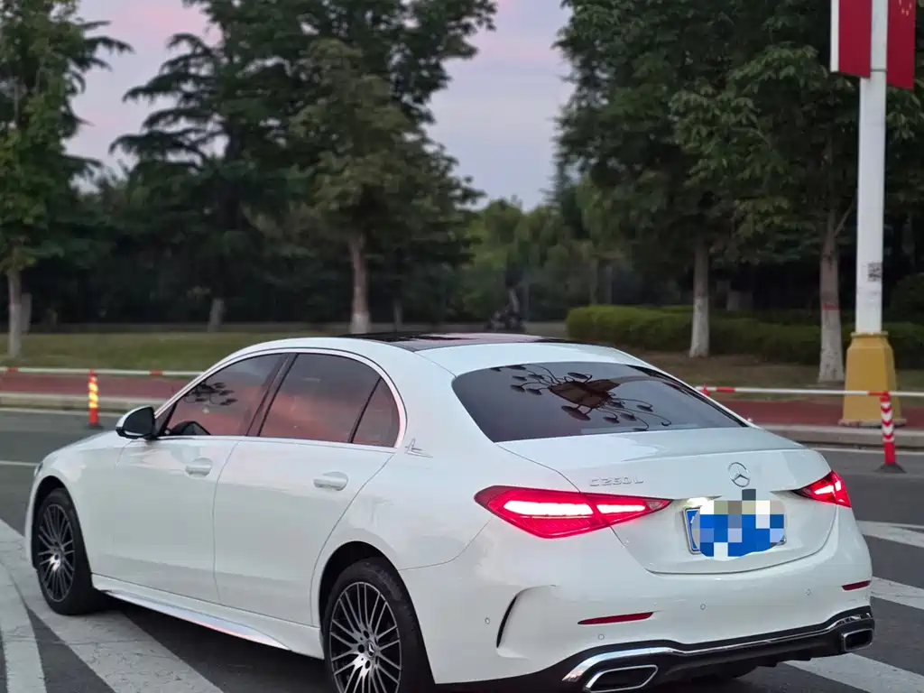 Mercedes-Benz C-Class — миниатюра 3