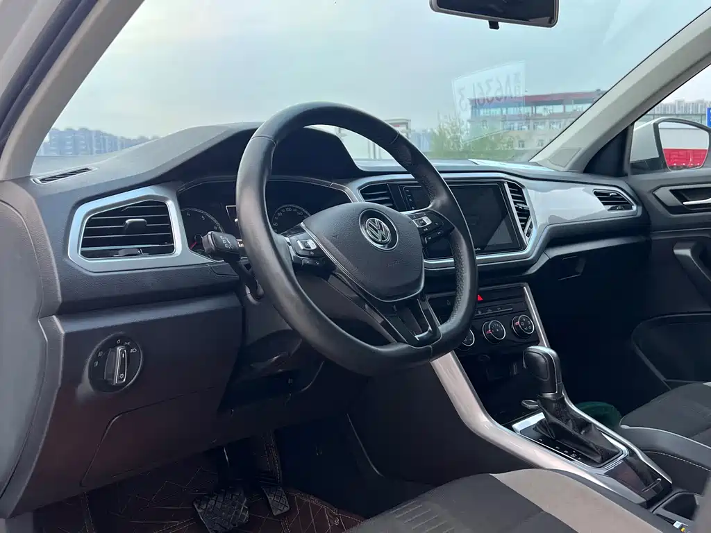 Volkswagen T-Roc — миниатюра 8