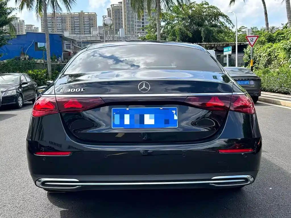 Mercedes-Benz E-Class — миниатюра 8