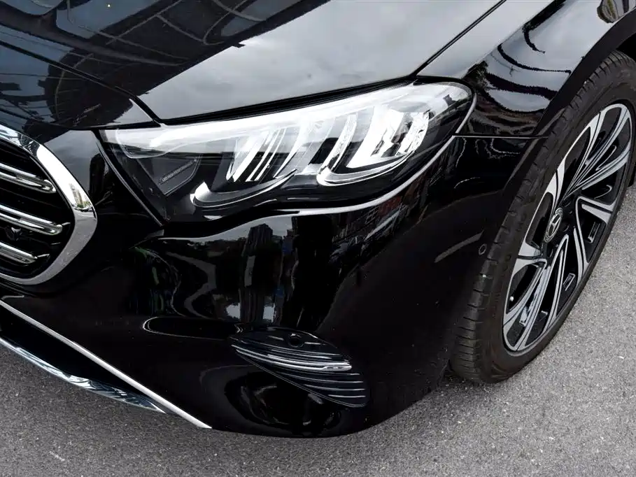 Mercedes-Benz E-Class — миниатюра 7
