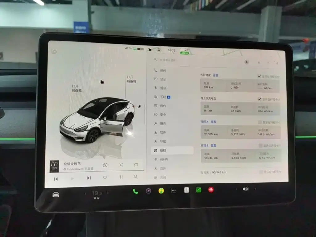 Tesla Model Y — миниатюра 12