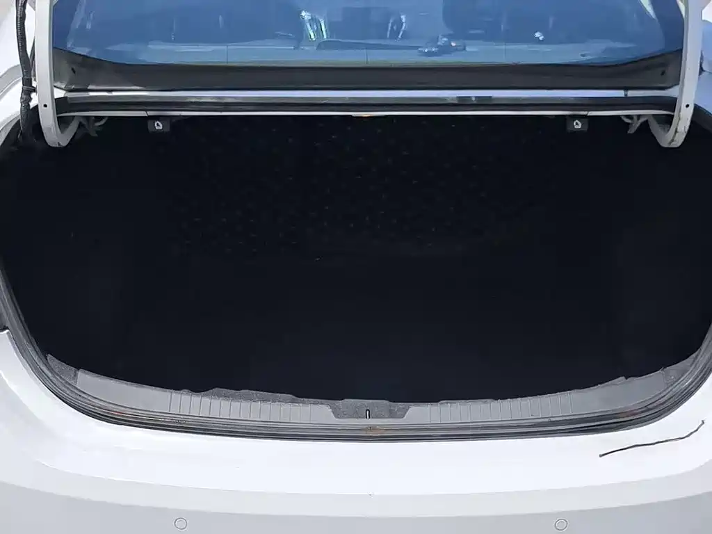 Chevrolet Malibu XL — миниатюра 10
