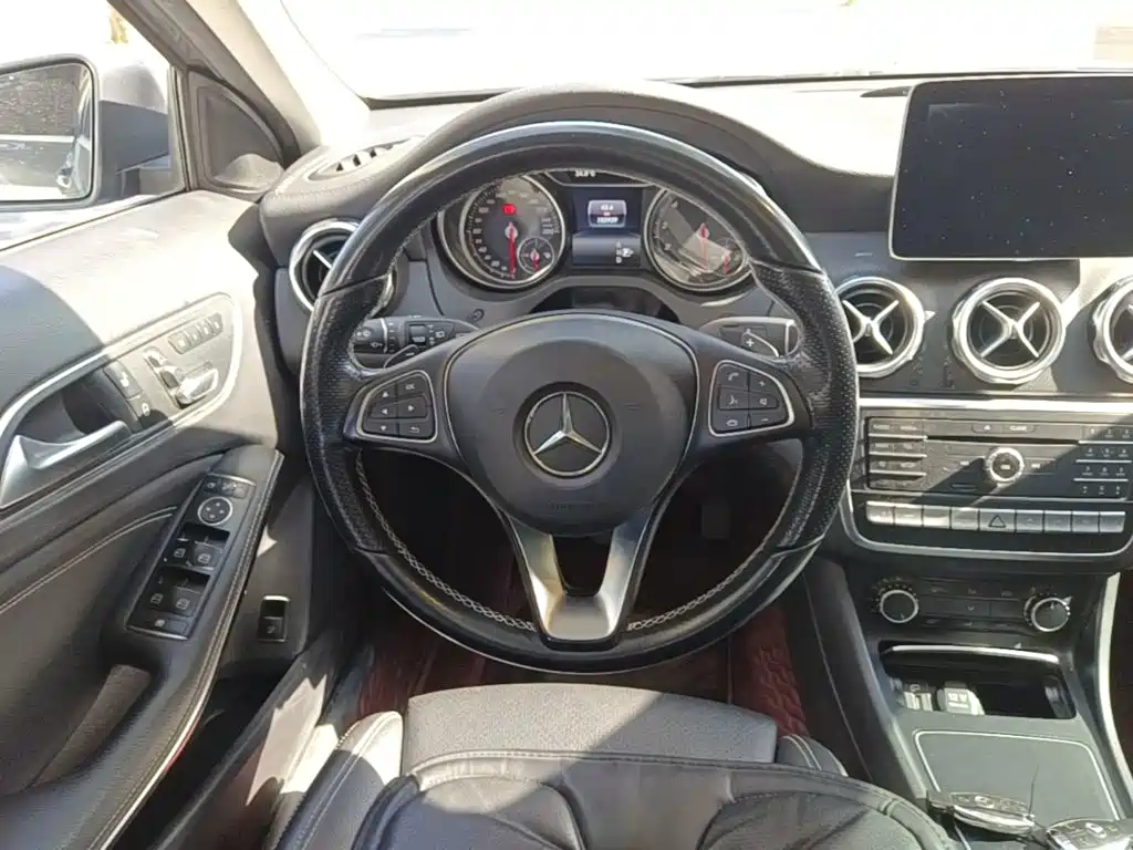 Mercedes-Benz GLA — миниатюра 11