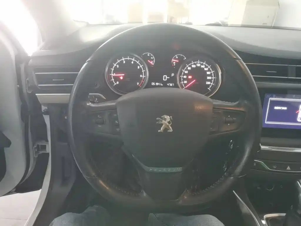 Peugeot 408 — миниатюра 11