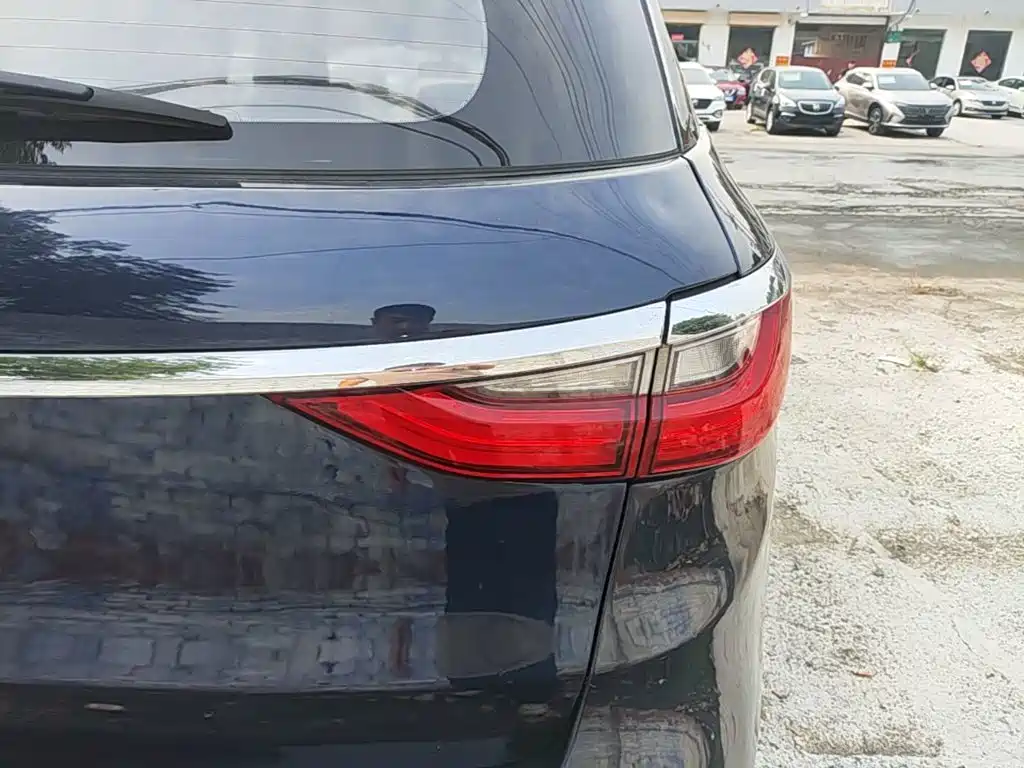 BYD MAX — миниатюра 8