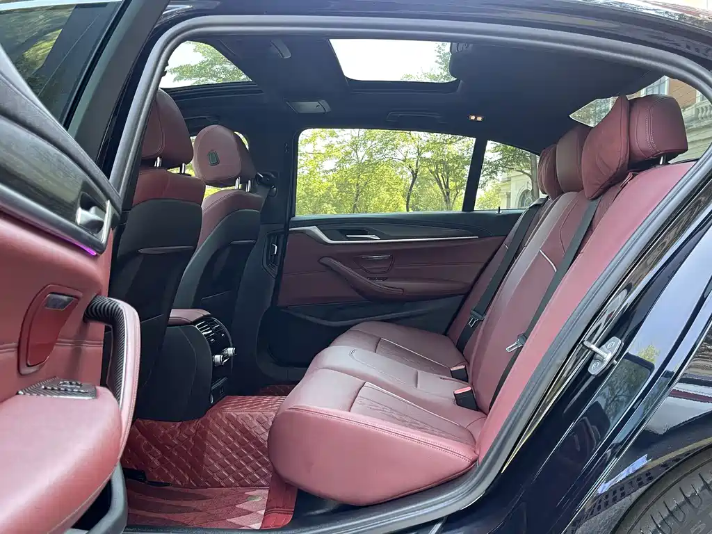 BMW 5 Series — миниатюра 12