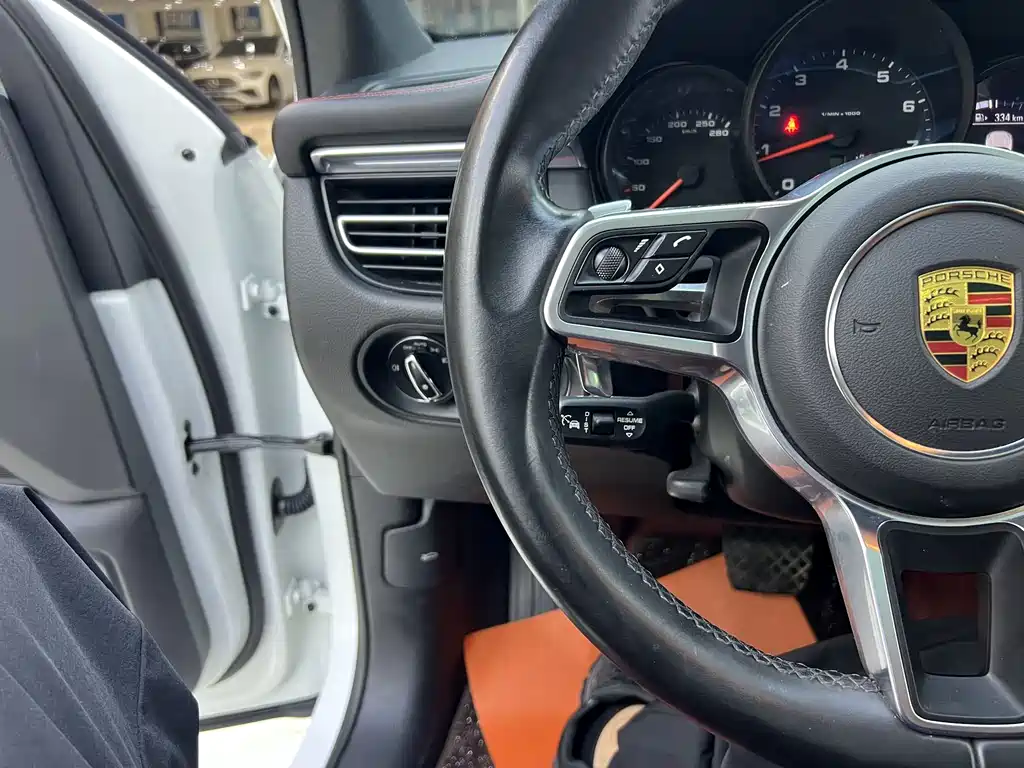 Porsche Macan — миниатюра 27