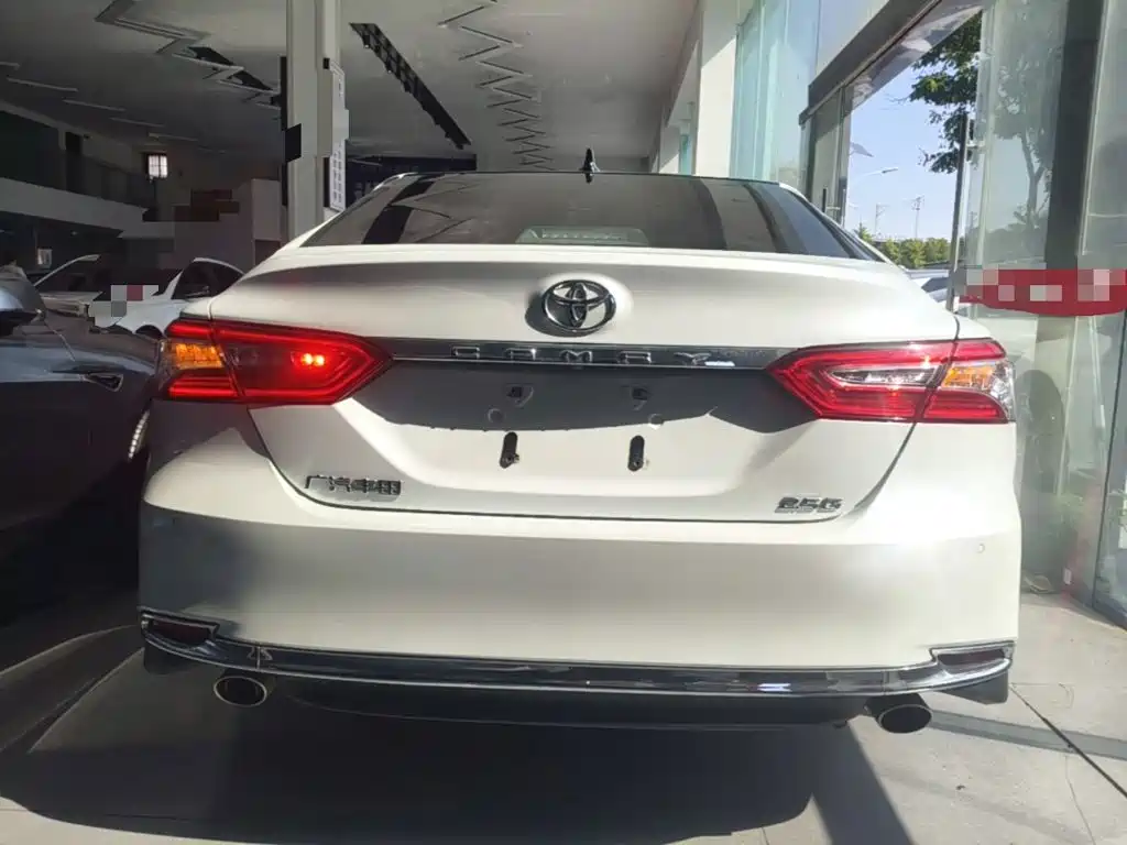 Toyota Camry — миниатюра 6