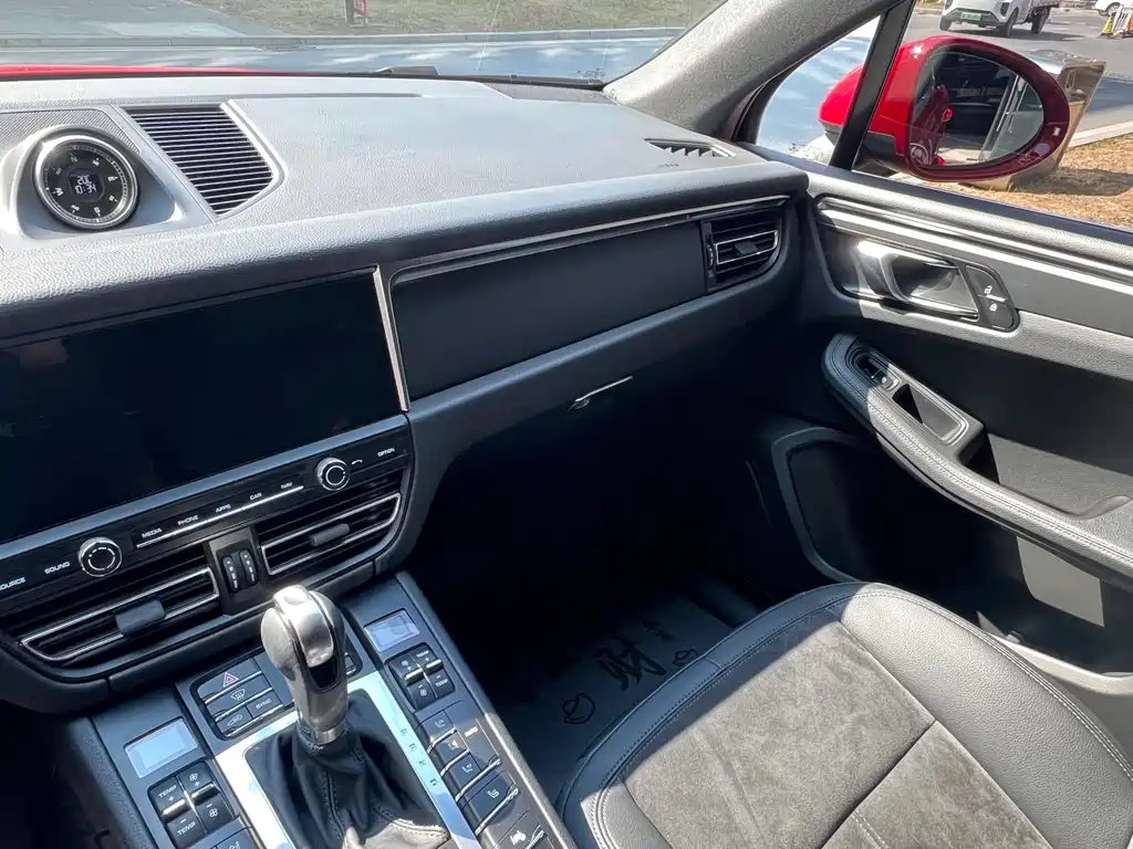Porsche Macan — миниатюра 16