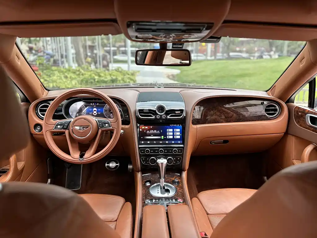 Bentley Flying Spur 2010 6.0T мест