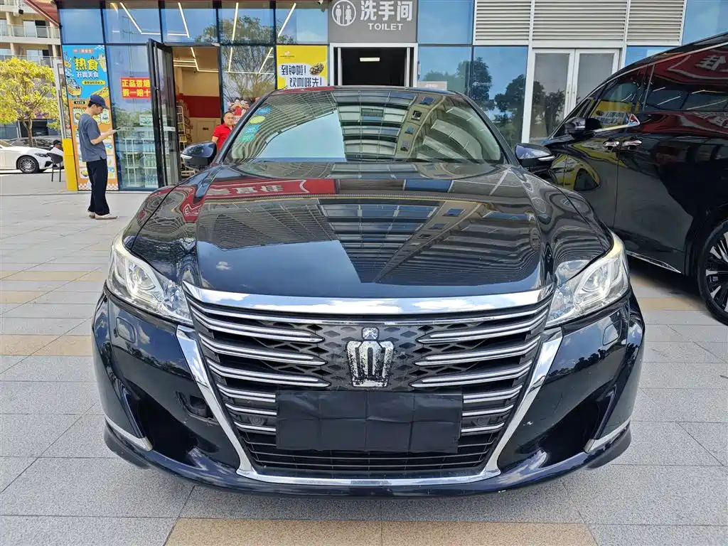 Toyota Crown — миниатюра 6