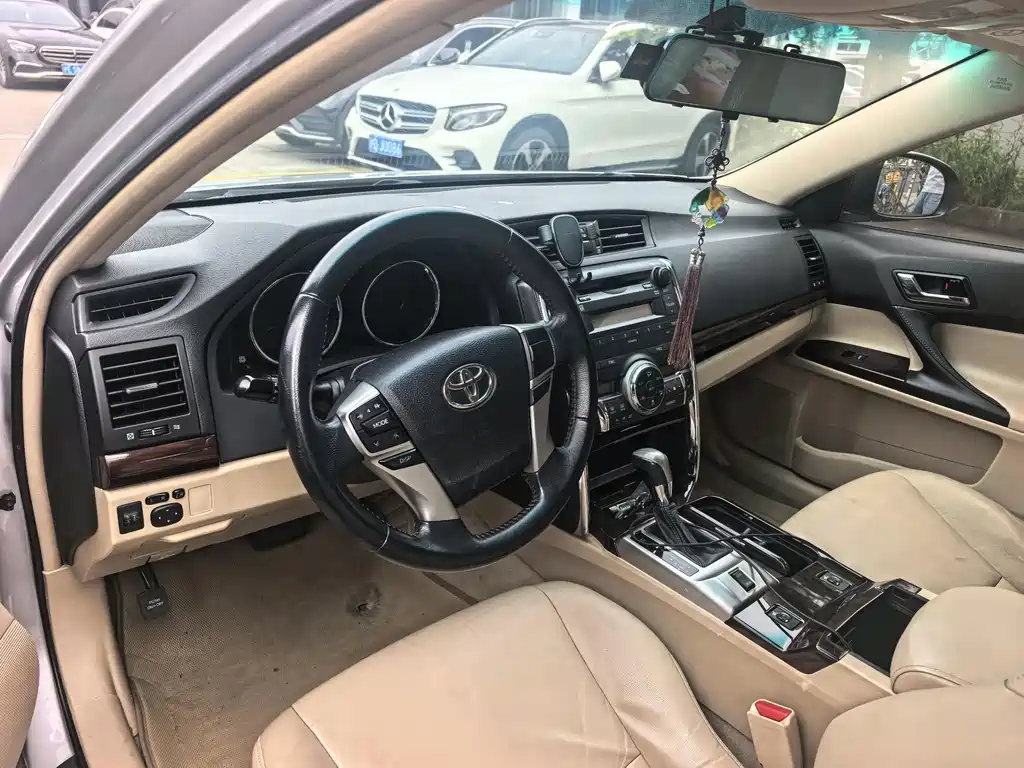 Toyota Reiz — миниатюра 4