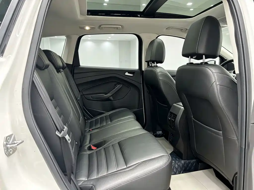 Ford Kuga — миниатюра 7