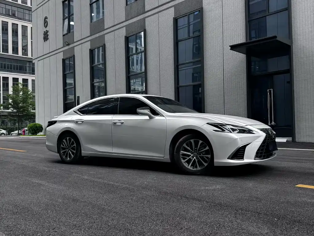 Lexus ES 2025 300h Premium