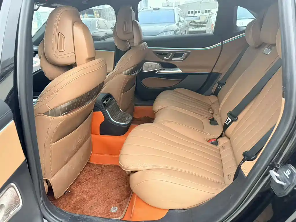 Mercedes-Benz E-Class — миниатюра 10