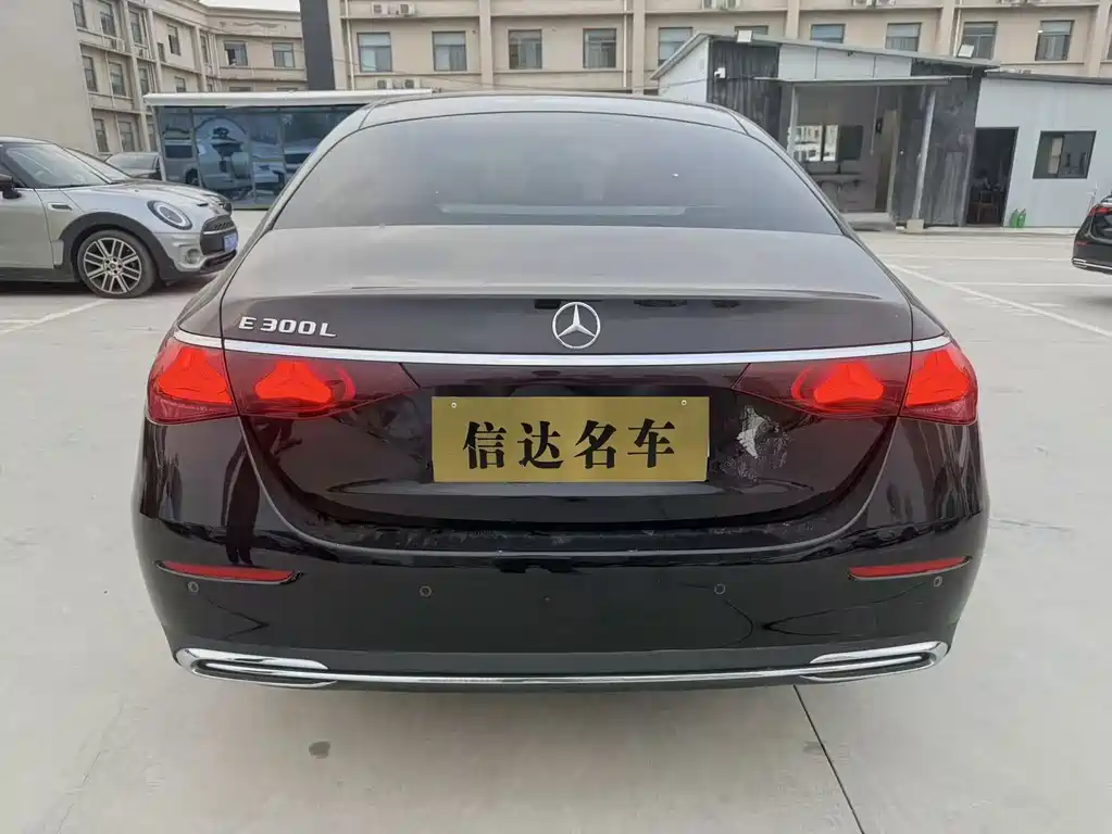 Mercedes-Benz E-Class — миниатюра 11