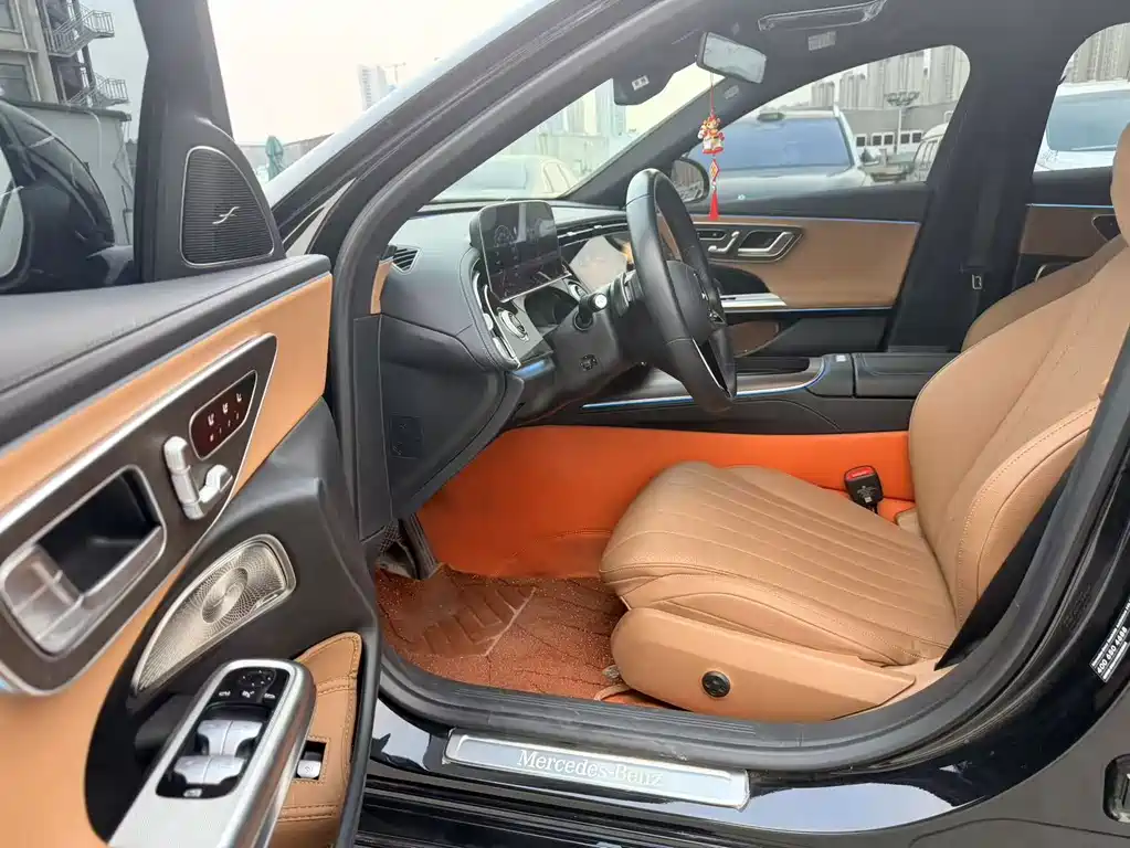 Mercedes-Benz E-Class — миниатюра 7