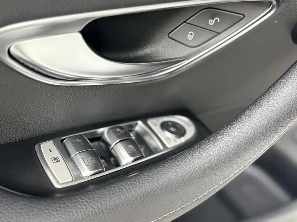 Mercedes-Benz E-Class (Import) — миниатюра 22
