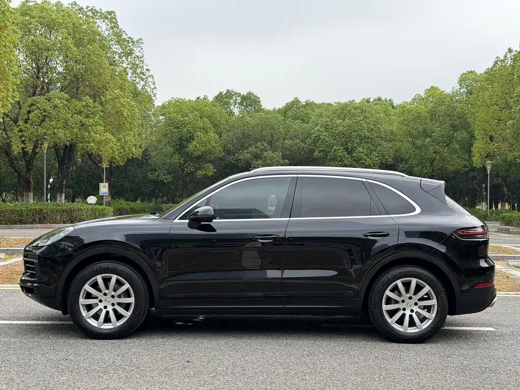 Porsche Cayenne — миниатюра 25