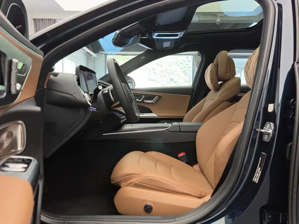 Mercedes-Benz E-Class — миниатюра 13