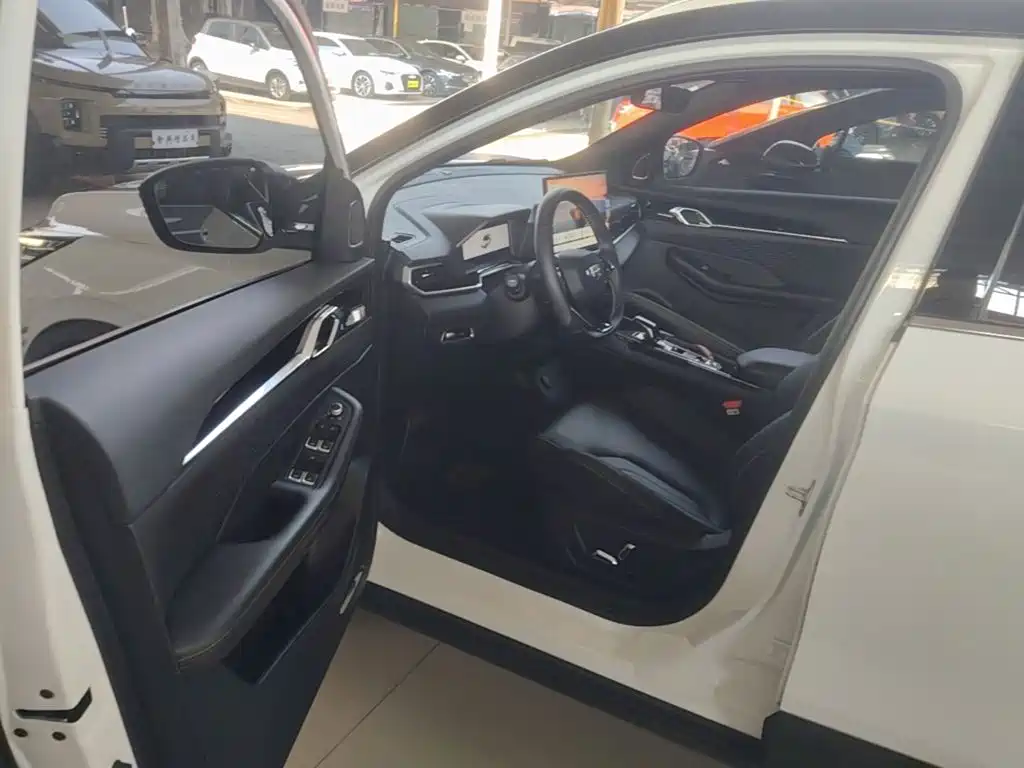 Geely Binyue — миниатюра 16