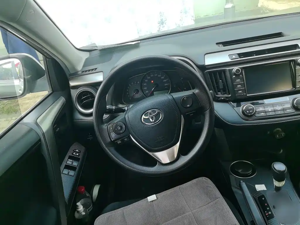 Toyota RAV4 — миниатюра 3