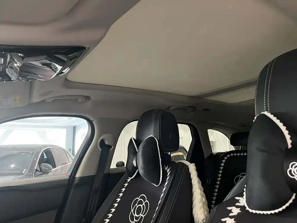 Land Rover Velar — миниатюра 10