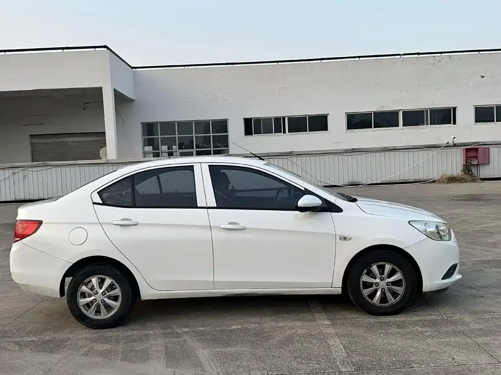 Chevrolet Sail — миниатюра 12