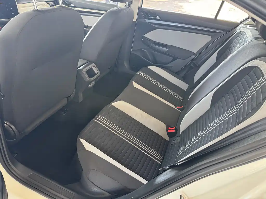 Volkswagen Bora — миниатюра 8