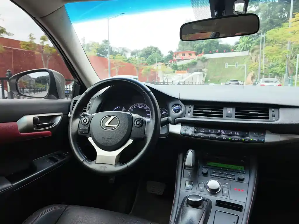 Lexus CT — миниатюра 5