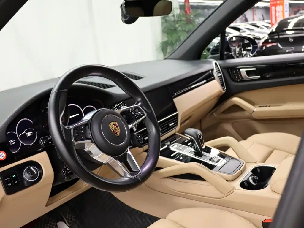Porsche Cayenne — миниатюра 6