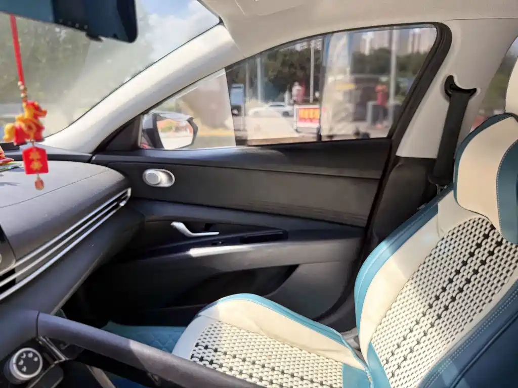 Hyundai Elantra — миниатюра 15