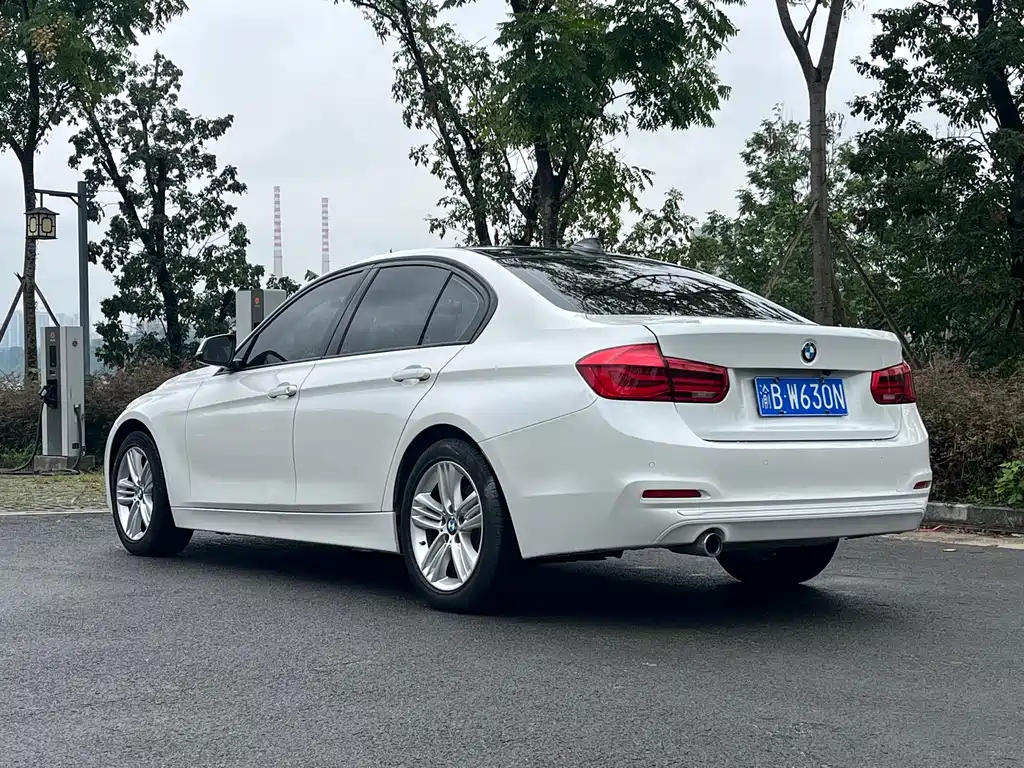 BMW  3 SERIES