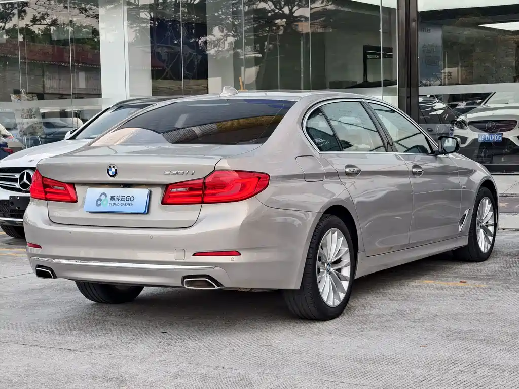 BMW 5 Series — миниатюра 27