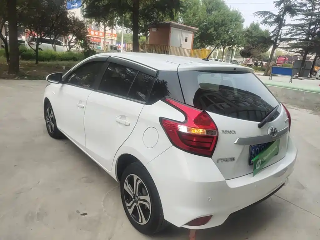 Toyota Yaris L — миниатюра 5